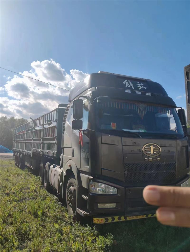 解放重型倉柵式半掛車轉(zhuǎn)讓