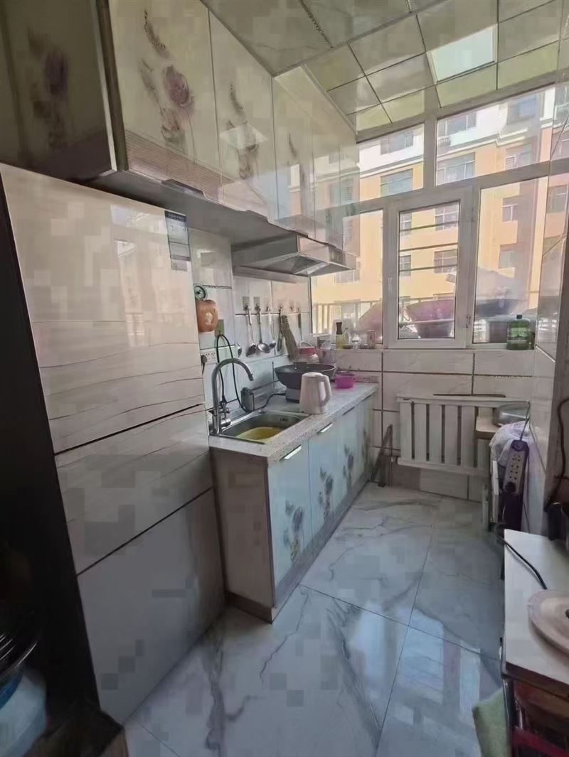 急售精裝2樓拎包入住位置好
