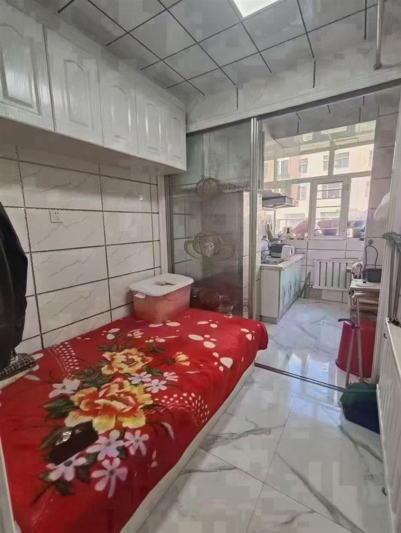 急售精裝2樓拎包入住位置好
