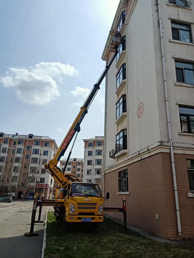 出租高空作業(yè)車，和半截子貨車