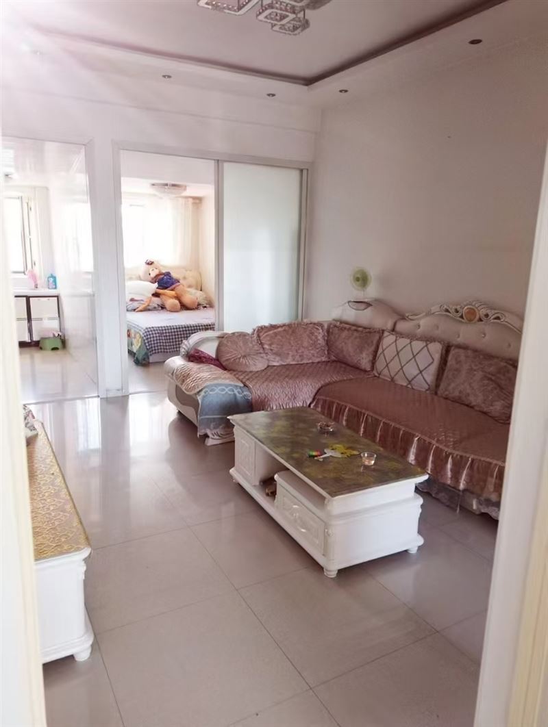 出售；經(jīng)典茗居 步梯七樓  三室一廳 拎包入住  預(yù)售10萬 看房議價