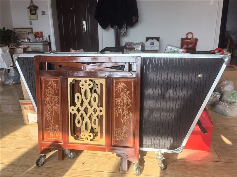 賣(mài)椅子，楊琴